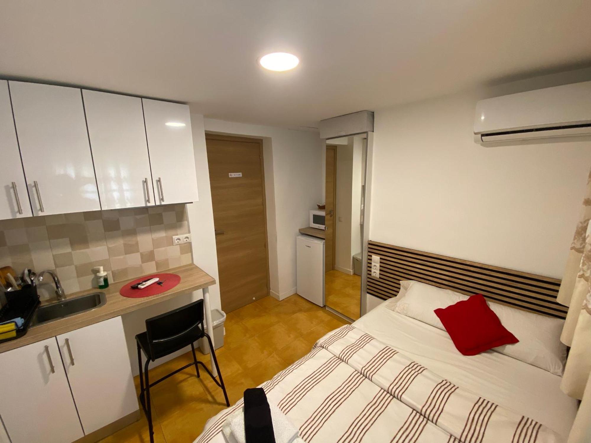 Habitaciones Con Bano Y Cocina Privada バレンシア エクステリア 写真